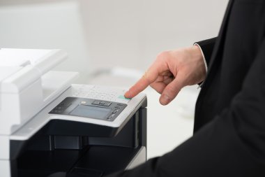 İşadamı işletim yazıcıdaki Office