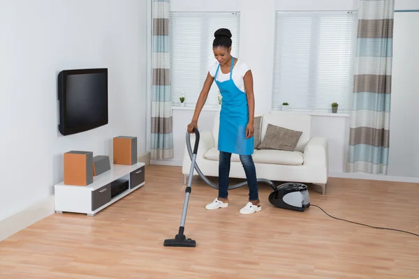 Woman Cleaning Floor With Vacuum Cleaner — Stock Photo, Image