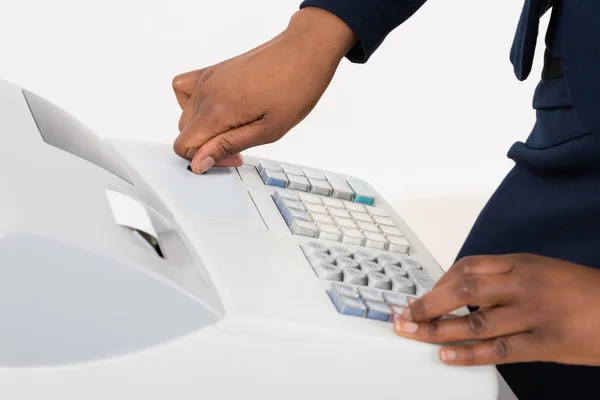 Verkoop persoon operationele Cash Register — Stockfoto