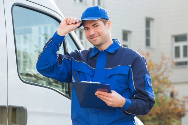 Entrega hombre en uniforme — Foto de Stock