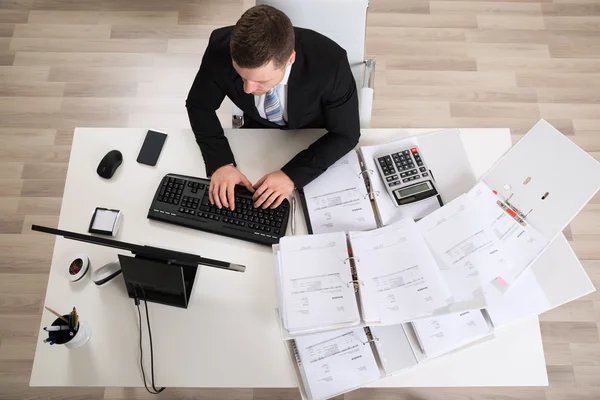 Businessman Analyzing Documents At Computer Desk — Stock Photo, Image