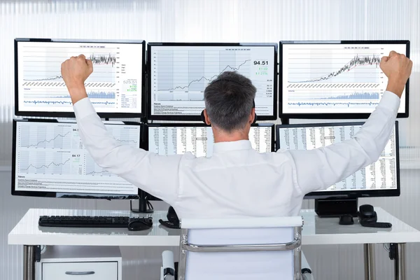 Successful Trader  Looking At Graphs On Screens — Stock Photo, Image
