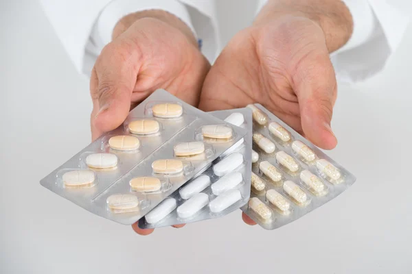 Doctor Holding Blister Packs — Stock Photo, Image