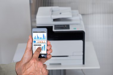Print komutu veren işadamı