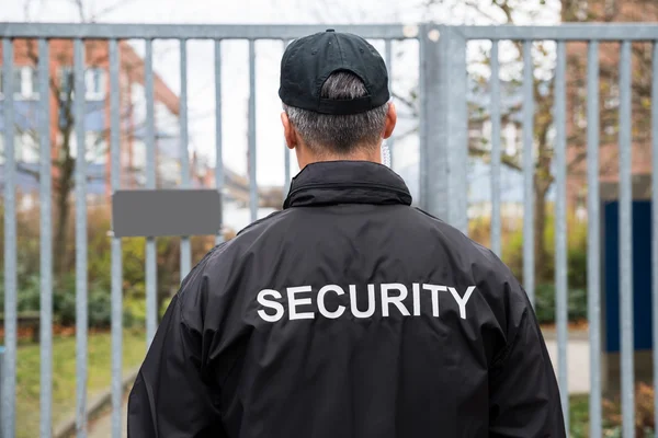 Security Guard staande — Stockfoto