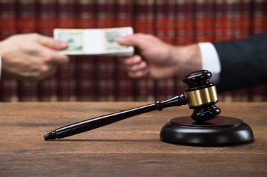 Yargıç alarak rüşvet işadamı üzerinden