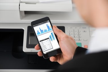 Print komutu veren işadamı