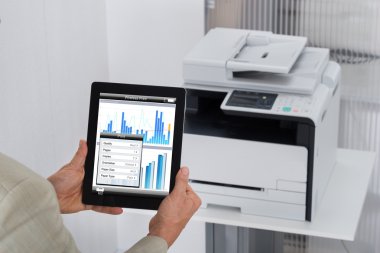 Print komutu veren işadamı