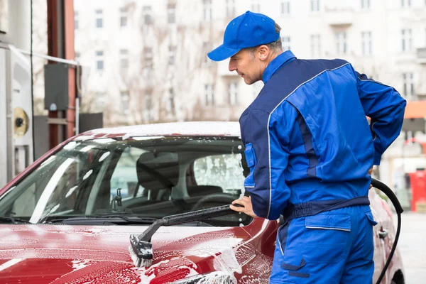 Manual Worker Washing Car — Stock Photo, Image