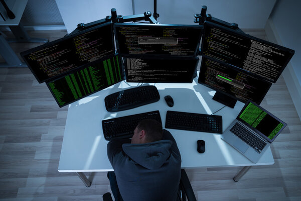 Спящие неоновые компьютеры
