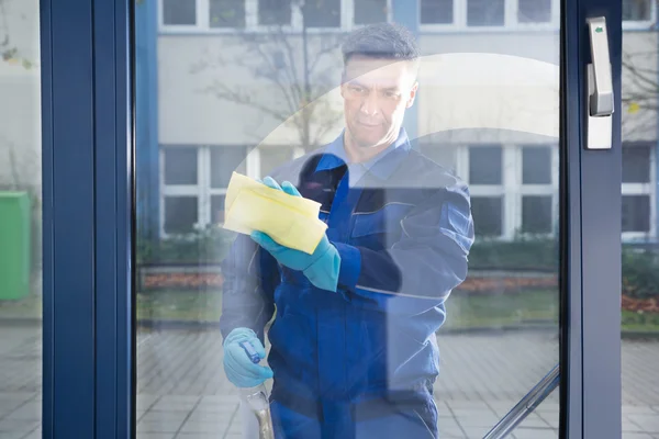 Male Worker Cleaning Glass — Stock Photo, Image