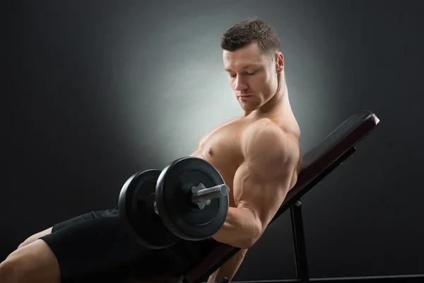 Determined Man Exercising With Dumbbell — Stock Photo, Image