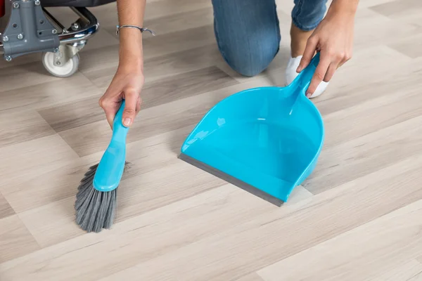 Cleaner Sweeping Floor — Stock Photo, Image