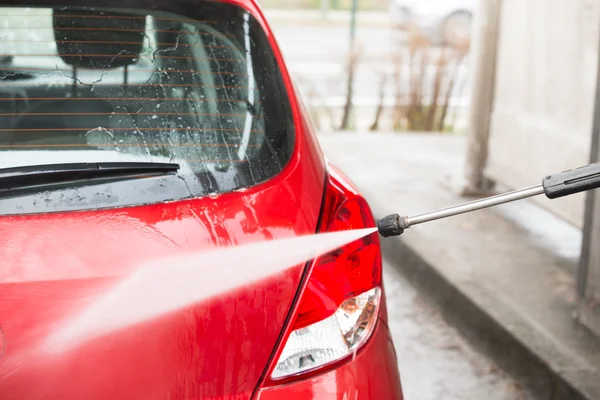 Auto wird gewaschen — Stockfoto