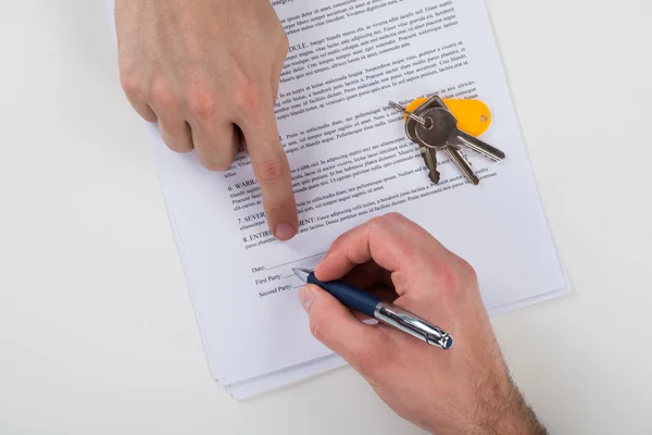 Onroerende goederenagent bijstaan — Stockfoto