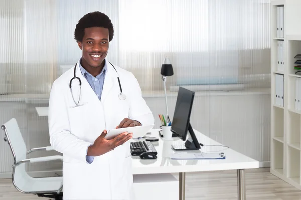 Confident Doctor Using Digital Tablet — Stock Photo, Image