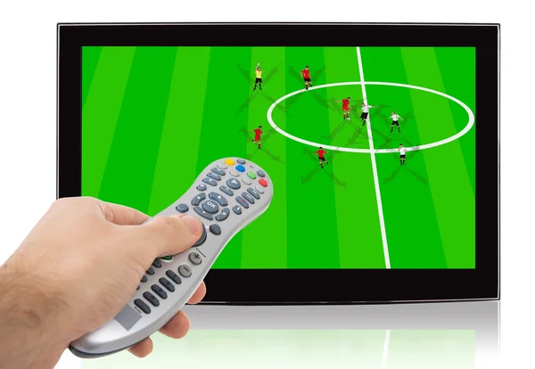 Рука с помощью дистанционного управления смотреть футбол — стоковое фото