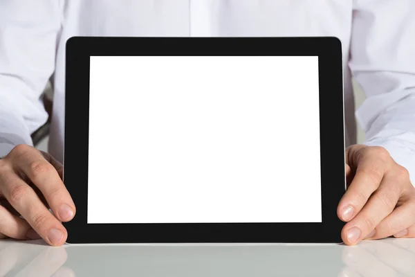 Affärsman hålla tablet PC — Stockfoto