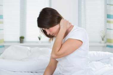 boyun ağrısı acı kadın
