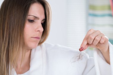 Kadın hairloss acı