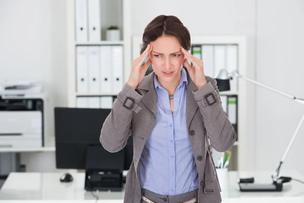 Businesswoman Suffering From Headache — Stock Photo, Image