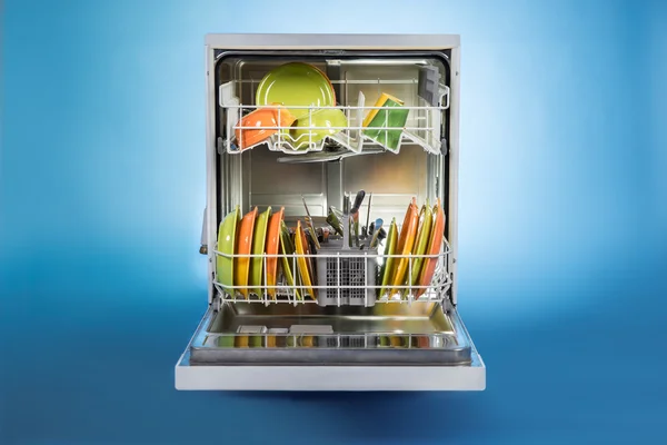 ブルーの食器洗い機完全の道具 — ストック写真