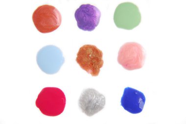 İzole dökülmüş oje emaye