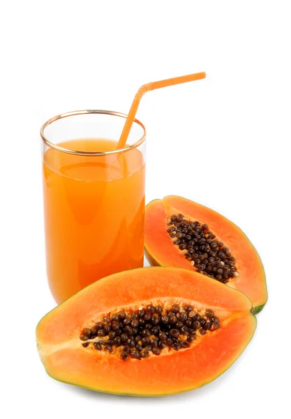 Papaya fruit en SAP geïsoleerd glas — Stockfoto