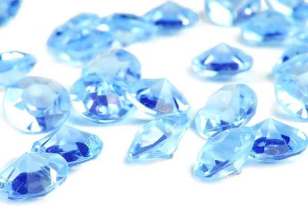 Diamanti blu su sfondo bianco — Foto Stock