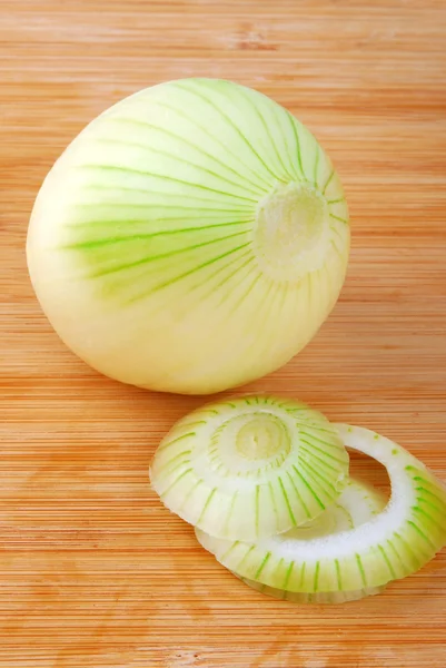 Onion on wooden board — Stock Photo, Image