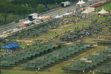 Eski-Başbakan Lee Kuan Yew son saygı ödemek için insanları Padang toplama