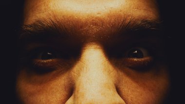 Nefretin yüz ifadesi 