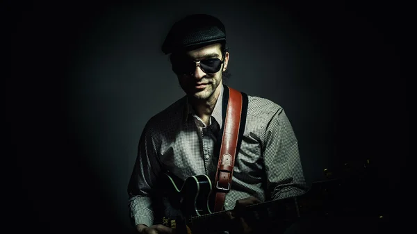 Jazz Musician Playing a Guitar — Stock Photo, Image