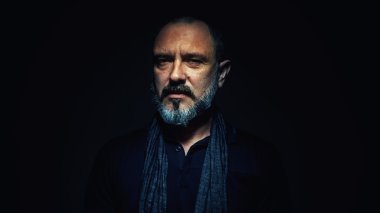 adam portresi bir orta yaşlı 