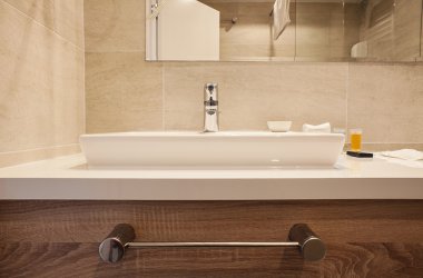 Modern beyaz lavabo 