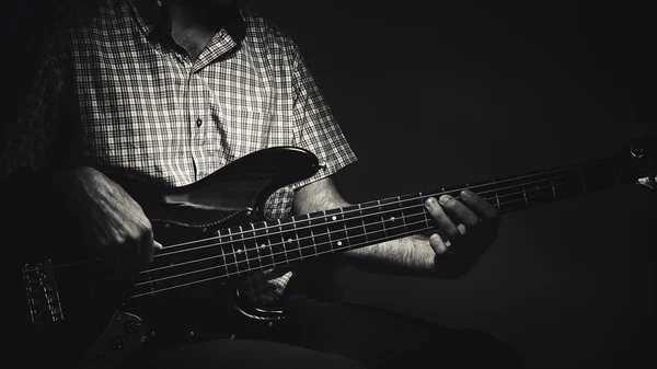 Uitingen van een bassist — Stockfoto