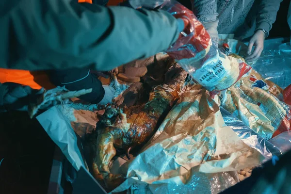 Divcibare, Sırbistan - 27 Ekim 2025: Cacak 'tan Novi Sad' a öğrenci yürüyüşü sahneleri. Novi Sad 'daki tren istasyonunun tepe örtüsü altındaki kurbanların sorumluluğu için yetkililere karşı protesto.