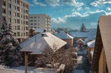 Sırbistan 'ın Cacak kentine ilk kar yağdı.