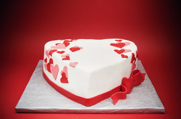 Gâteau d'amour avec forme de coeur — Photo