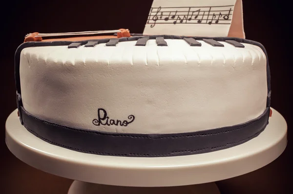 Torta in forma di pianoforte e violoncello — Foto Stock