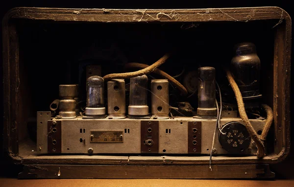 Starych zakurzonych urządzenia elektryczne wnętrza — Zdjęcie stockowe