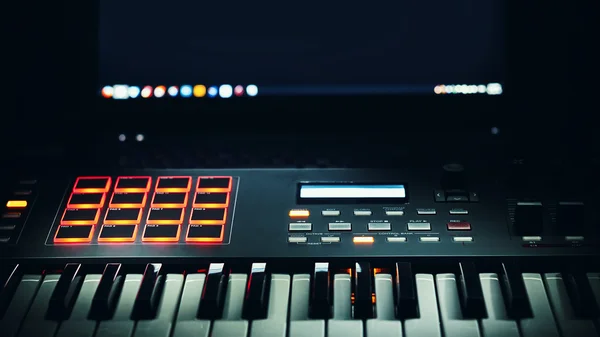 Audio Studio MIDI-Controller — Stockfoto