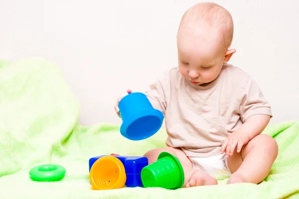 Baby beim Spielen lizenzfreie Stockfotos