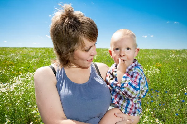 Retrato de madre y bebé — Foto de Stock