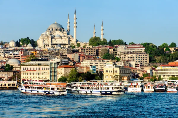 Istanbul, Turecko - 19. dubna roku 2016: A výhledem na město Istanbul — Stock fotografie