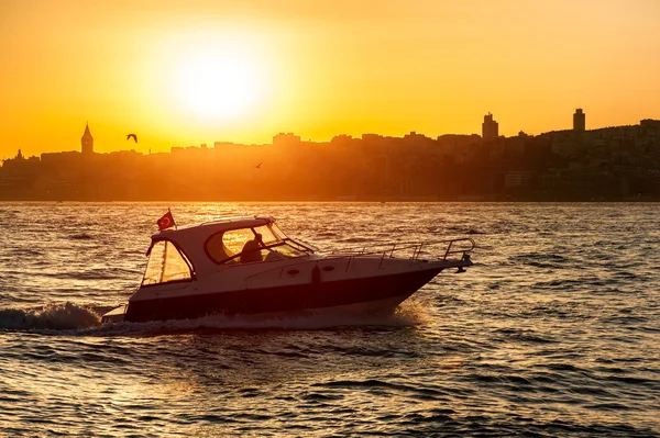 Motorboat di Bosphorus — Stok Foto