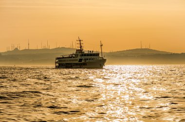 Boğaziçi günbatımı üzerinde