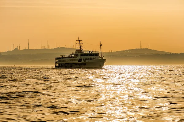 Boğaziçi günbatımı üzerinde