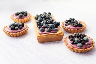 lezzetli meyve tart