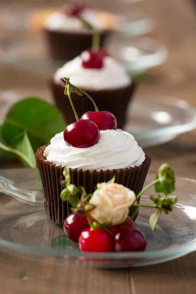 Cupcakes with cherries — Stock Photo, Image